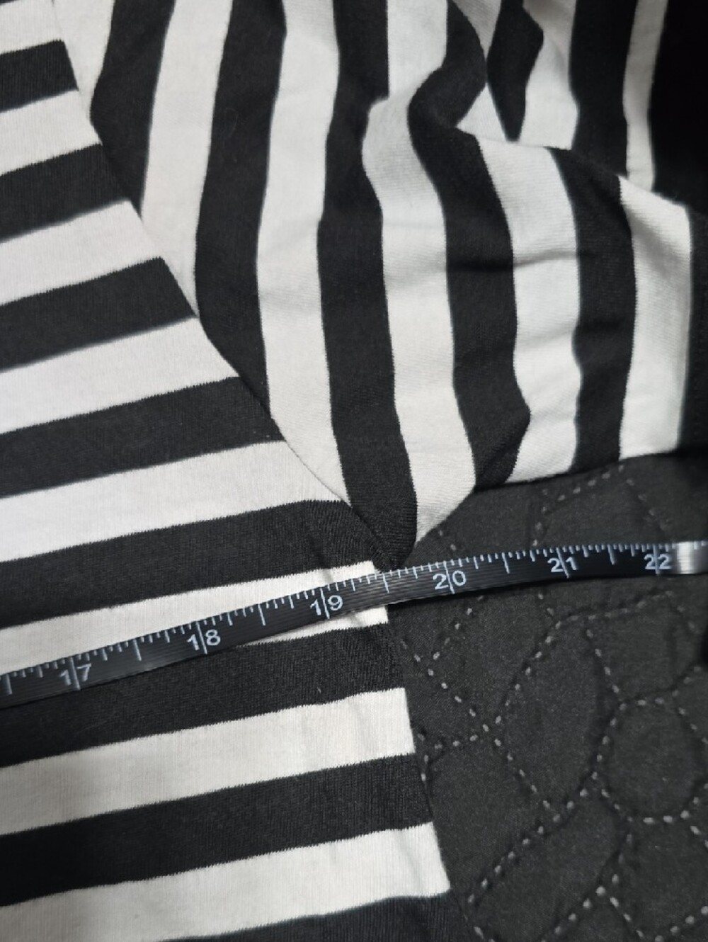 Midnight Hour Women’s Split Stripe Crop Top With O-Ring Details - Picture 7 of 8